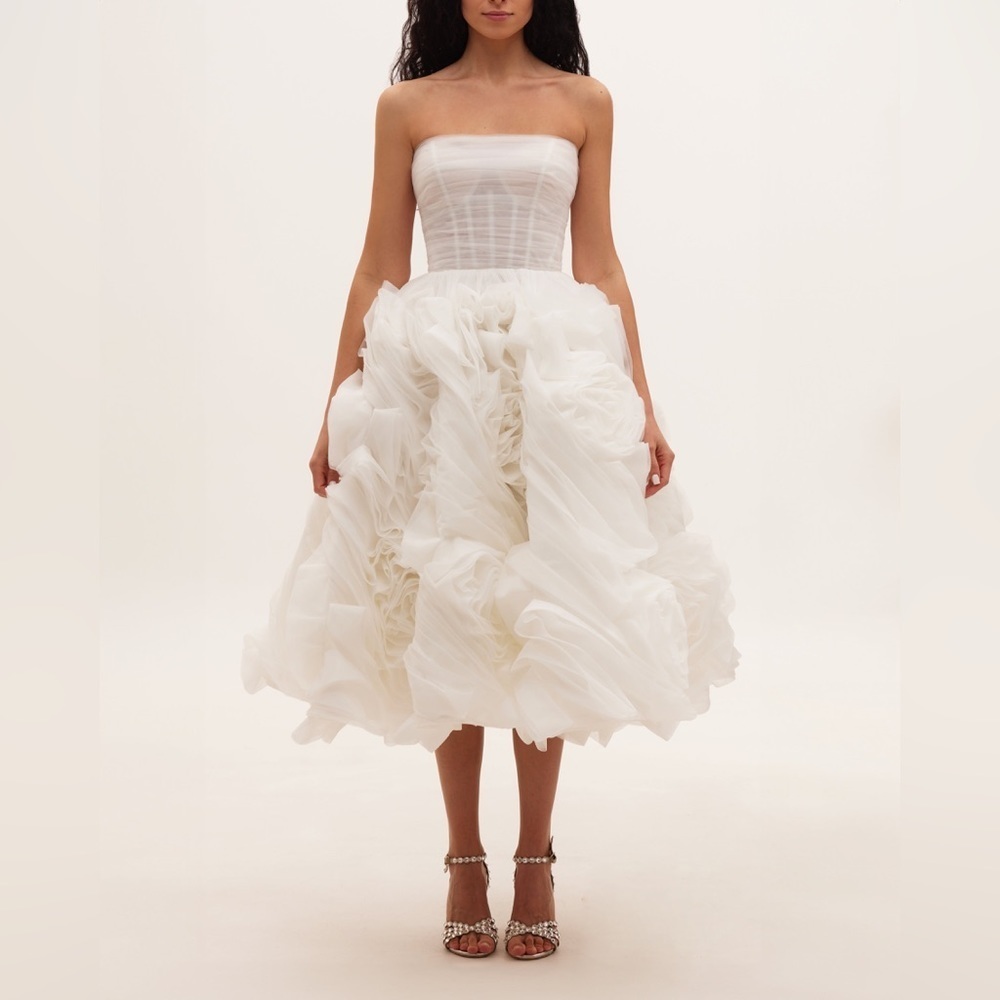 Dramatically flowered tulle dress in white - MEDIUM